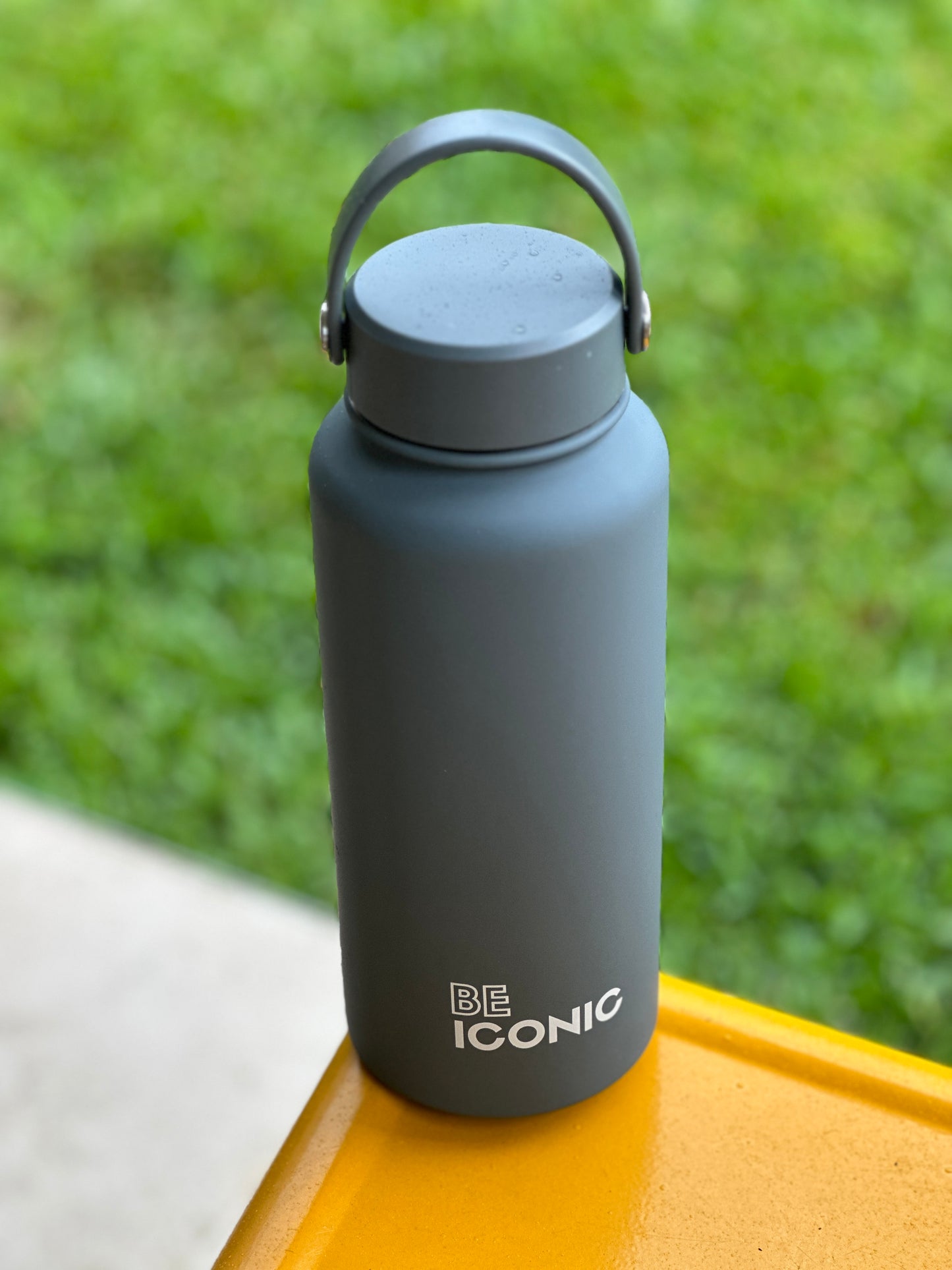 GREY | Be Iconic 1 liter Water Bottle