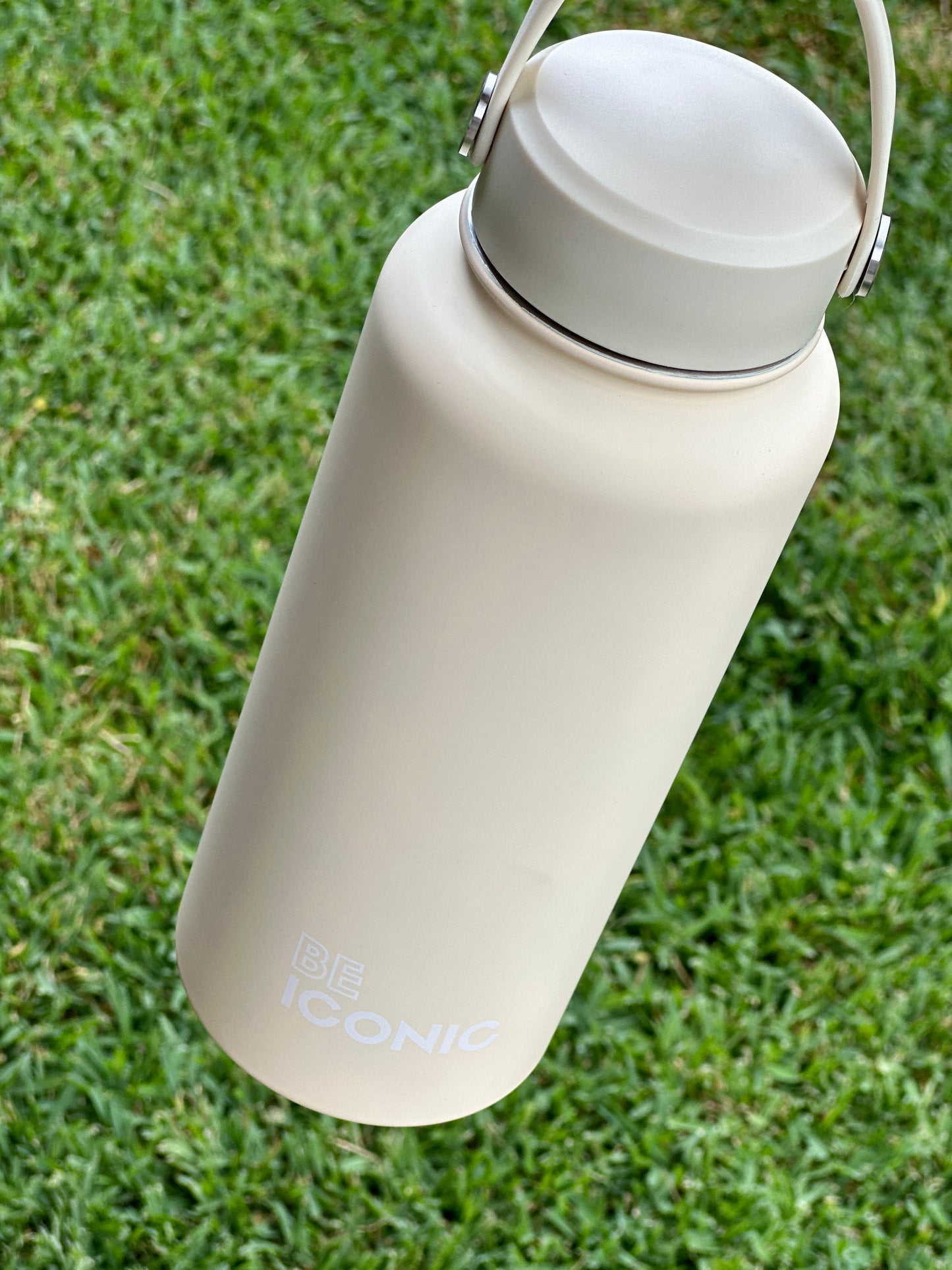 CREAM  | Be Iconic 1 liter Water Bottle