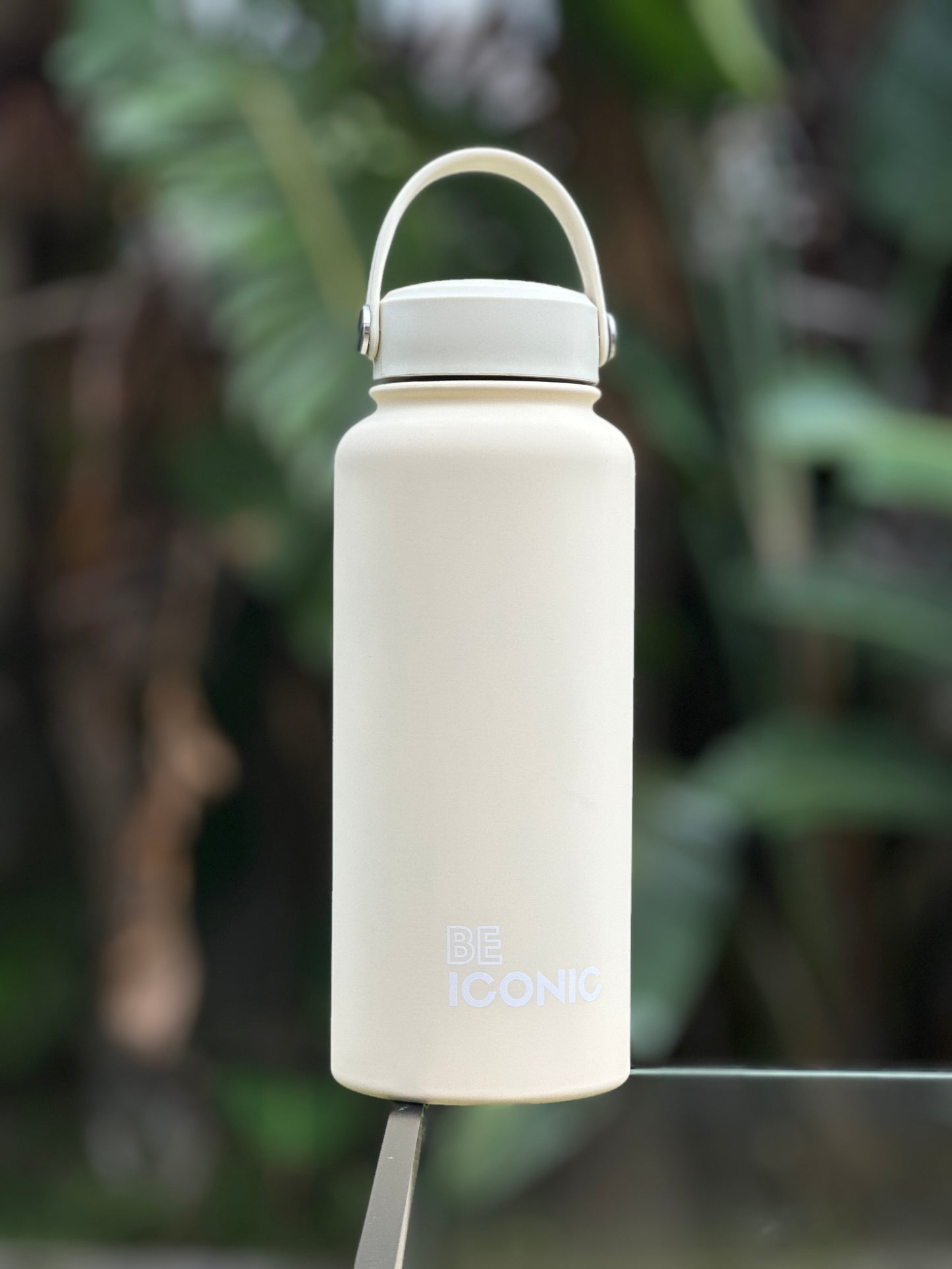 CREAM  | Be Iconic 1 liter Water Bottle